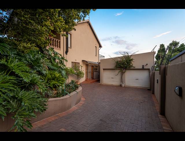 4 BEDROOM HOUSE FOR SALE IN GLENVISTA